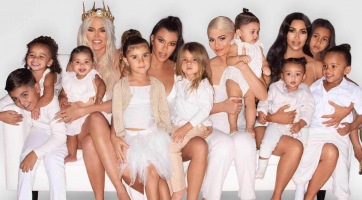 Egy képen az összes Kardashian utód!
