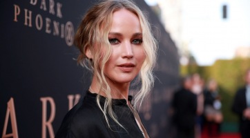 Egyre nagyobb Jennifer Lawrence pocakja
