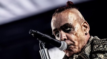 Ejtették a vádakat a Rammstein énekese ellen
