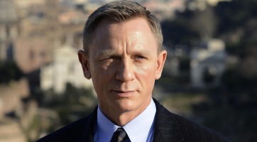 Elárverezi méregdrága luxusautóját Daniel Craig