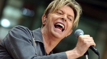 Elárverezik David Bowie műkincseit