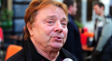 Elhunyt Aradszky László