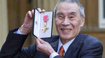 Elhunyt Burt Kwouk