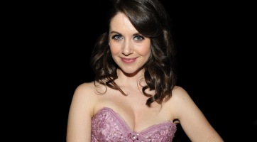 Eljegyezték Alison Brie-t