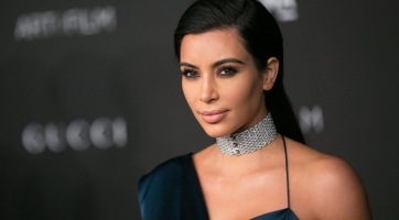 Eljegyzési gyűrűje nélkül látták Kim Kardashian-t