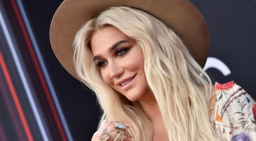 Elképesztő smink nélküli fotót posztolt Kesha