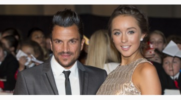 Elkésett saját esküvőjéről Peter Andre párja