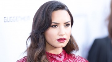 Először mutatta meg magát az elvonó után Demi Lovato