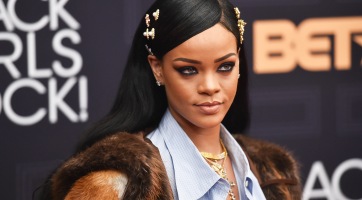Elsírta magát koncertjén Rihanna