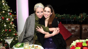 Emilia Clarke jókat iszogatott Emma Thompsonnal