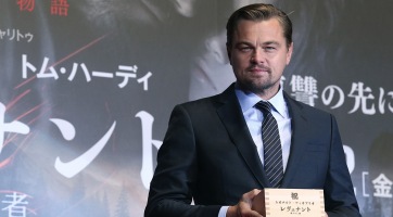 Ezzel a modellel kavar most Leonardo DiCaprio