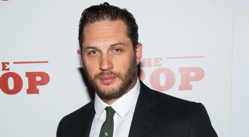 Forgatáson meztelenkedett Tom Hardy (képek)