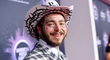 Friss arctetkóval indította az újévet Post Malone