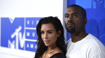 Friss fotók érkeztek Kim Kardashian családjáról