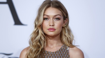 Gigi Hadid Photoshop-bakiján nevet most a világ