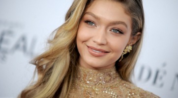 Gigi Hadid végre megmutatta a kerekedő pocakját