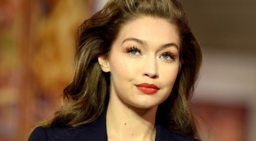 Gigi Hadid végre megmutatta gömbölyödő pocakját