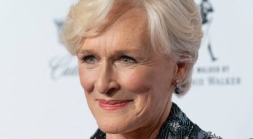 Glenn Close egy szektában nőtt fel