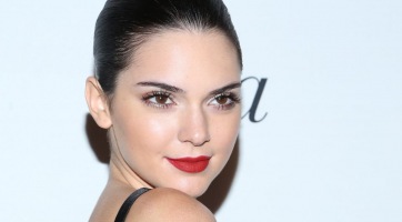 Gusztustalan aranyfogat villantott Kendall Jenner