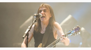 Gyógyíthatatlan betegségben szenved az AC/DC tagja