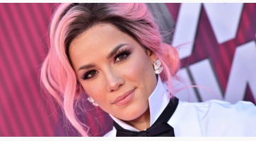 Halsey kopasz lett!
