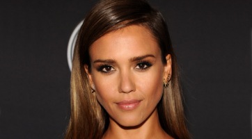 Harmadik babáját várja Jessica Alba