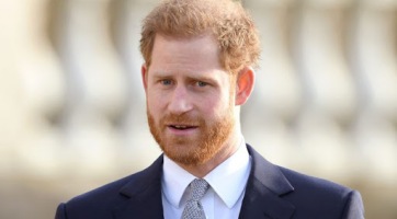 Harry herceg Angliában marad a királynő miatt?