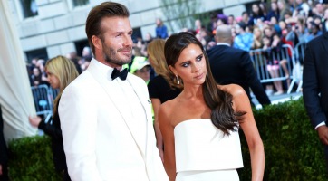 Hatalmas csontváz került a Beckham család bejáratához