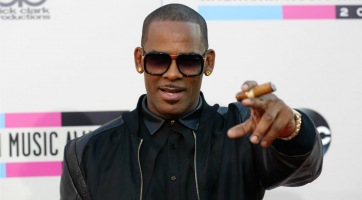 Hihetetlen: 14 éves tinit tett szexrabszolgává R. Kelly