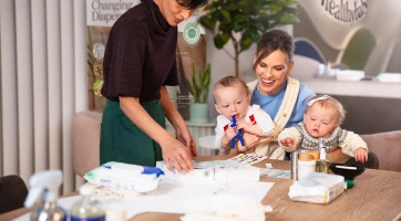 Hilary Swank most először mutatta meg ikrei arcát