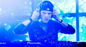 Hírességek búcsúztak Avicii-tól