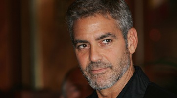 Hoppá: a fiúkat is szereti George Clooney?