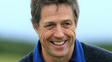 Hugh Grant ismét apa lett