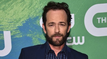 Idén szeretett volna oltár elé állni Luke Perry
