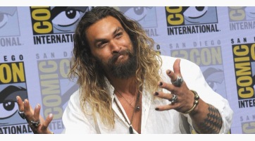 Igazi rocksztárokkal fotózkodott Jason Momoa