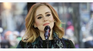 Így néz ki smink nélkül és betegen Adele