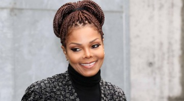 Így néz ki szülés után Janet Jackson