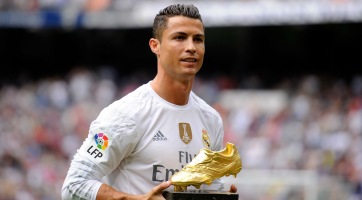 Így nyaral fiával a hisztikirály Ronaldo