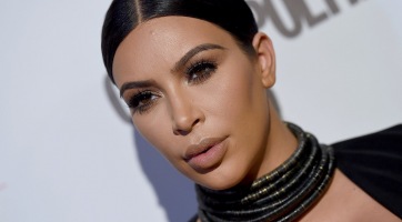 Így nyaral Kim Kardashian gyermekeivel