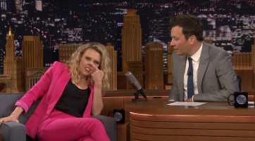 Így rappel magyarul Kate Mckinnon színésznő