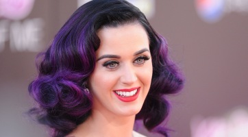 Így zúgott le a színpadról Katy Perry egyik táncosa