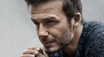 Ilyen David Beckham, amikor spiccesen énekel