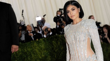 Íme Kylie Jenner és a gömbölyödő pocakja