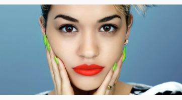 Iskolát nyit Rita Ora