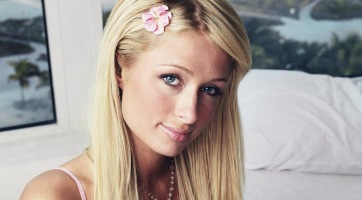 Ismét egy milliárdossal kavar Paris Hilton
