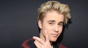 Ismét idősebb nőre hajtott Justin Bieber