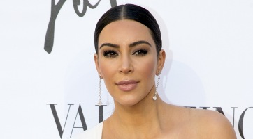 Ismét kiakasztotta rajongóit Kim Kardashian