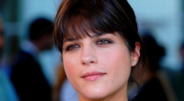 Ismét maga alatt van Selma Blair