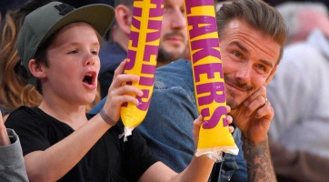 Ismét megmutatta csodálatos hangját David Beckham fia