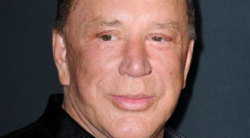 Ismét plasztikáztat Mickey Rourke
